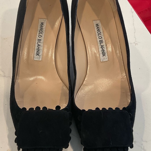 Manolo Blahnik Bottopla…Women's kitten heel black suede pumps….38.5 - Picture 10 of 10